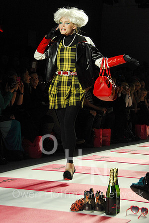 BETSEY JOHNSON F/W 2013 Fashion Show