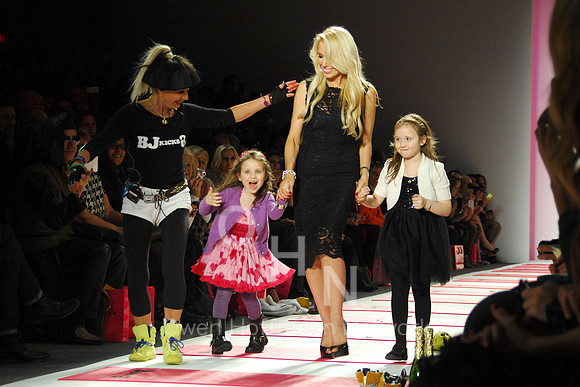 BETSEY JOHNSON F/W 2013 Fashion Show