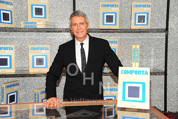 775229974OH008_Valentino_Ki