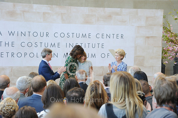 First Lady Michelle Obama To Cut Ribbon Opening The Costume Institute's New Anna Wintour Costume Center