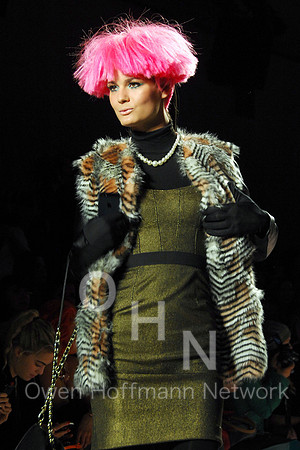 BETSEY JOHNSON F/W 2013 Fashion Show